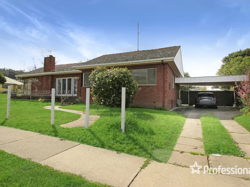 FAMILY HOME IN KOORINGAL