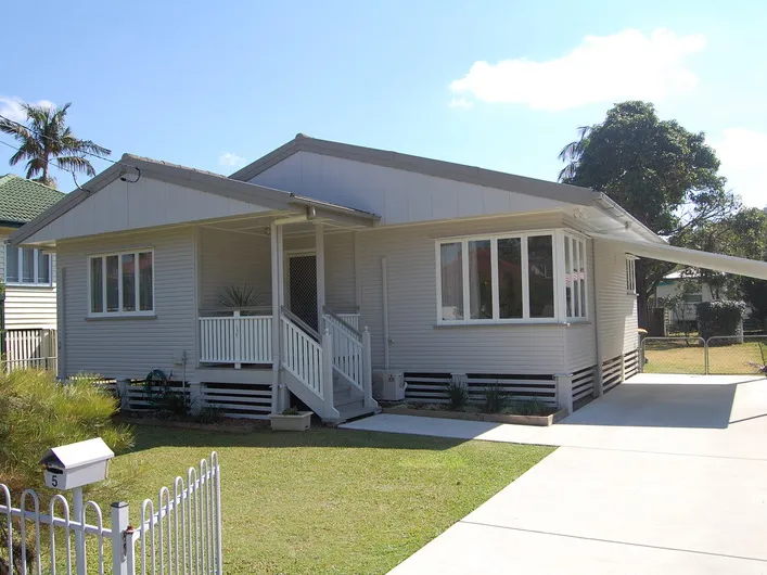 Beautiful Post War Home In Fantastic Location!