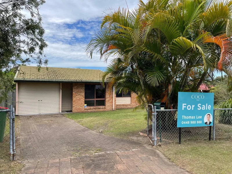 Lowset Brick Home on 709 m2 ! Only asking $448,000 !