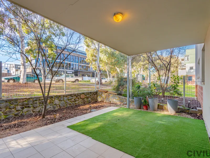 Courtyard living close to coffee shops, bus stops and GIO Stadium