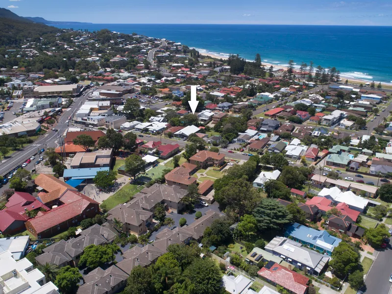 Beachside living with monthly pool service & lawn maintenance included!