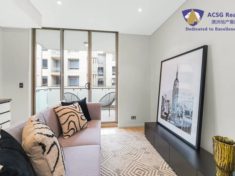 Motivated Vendor! Spacious, Convenient and Stylish Studio For Sale!