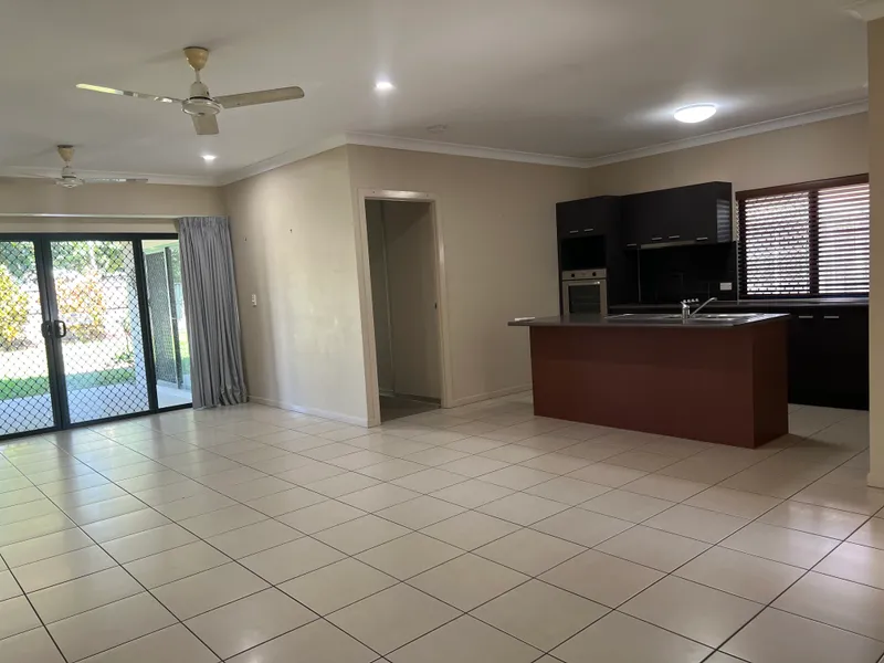 LARGE 4 BEDROOM HOUSE -PET FRIENDLY