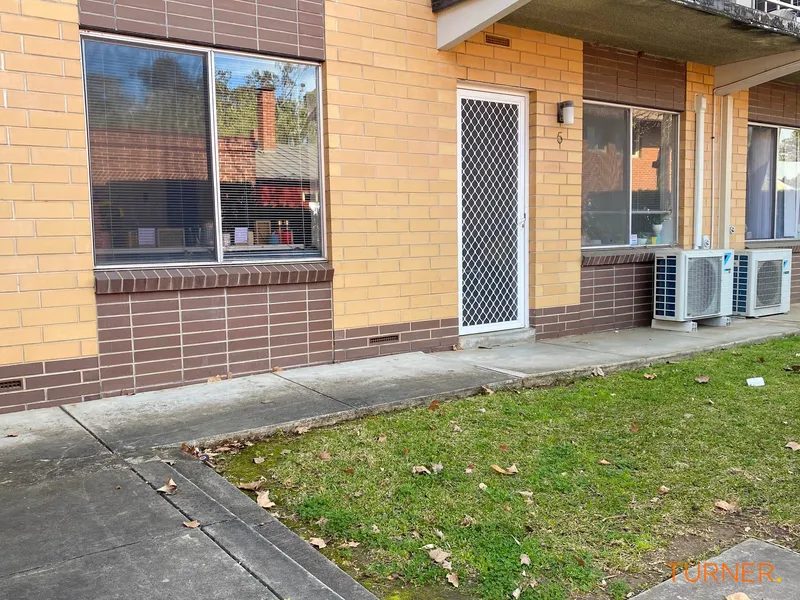 Neat, Modern Unit in a Fantastic Location