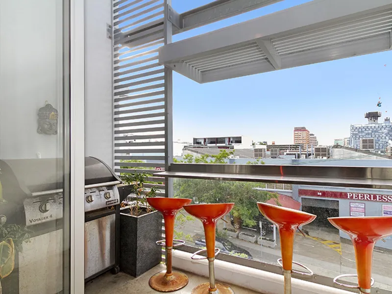 Unfurnished  2 bed 2 bath +  1 carpark