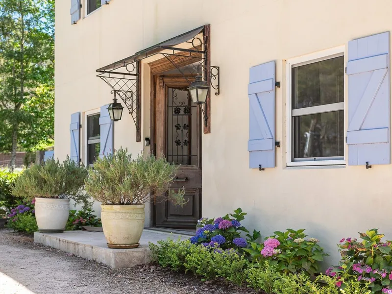 Provincial Luxury in Red Hill