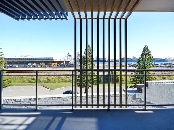 Funky 1 Bed with Water Views