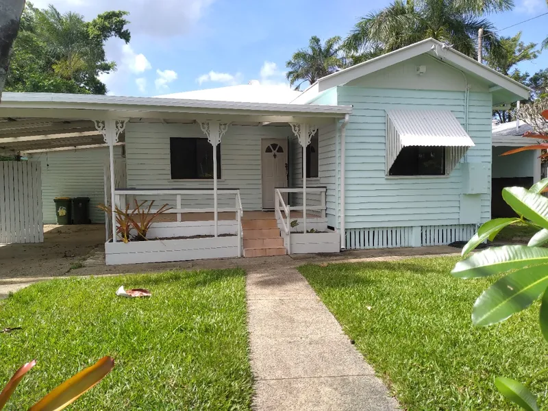 Cute Low Set 4 bedroom, 2 bathroom Queenslander