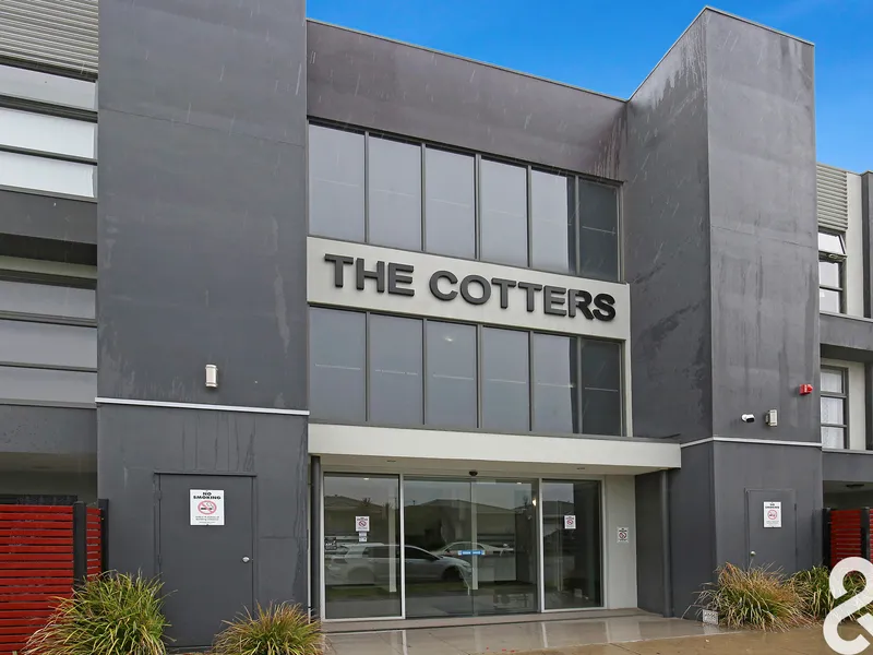 STYLISH, SPACIOUS AND WITH A TERRIFIC TERRACE