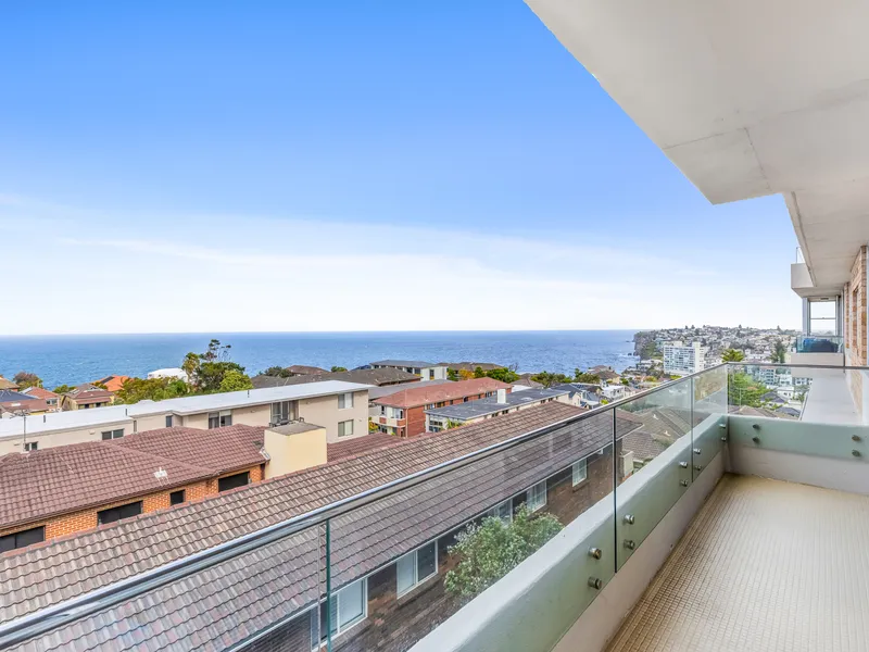 Stunning apartment with views of the Sydney Harbour Bridge and Pacific Ocean