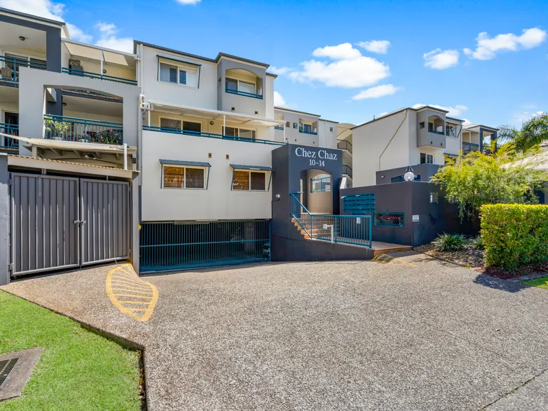 Impeccably Renovated, Charming Chevron Island Haven