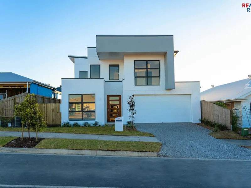 MODERN LIVING ON THE BAYSIDE - Shoreline