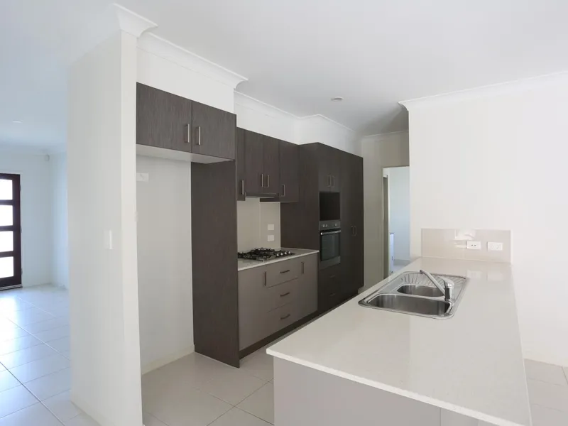 Fantastic 4 Bedroom Family Home Located in Beautiful Coomera Springs