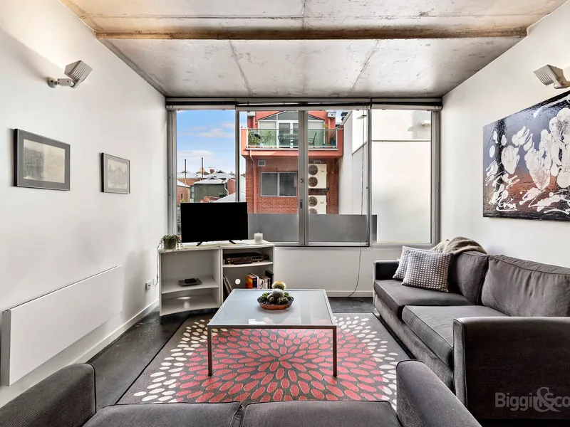 LIGHT FILLED RESIDENCE IN SOUGHT AFTER LOCATION