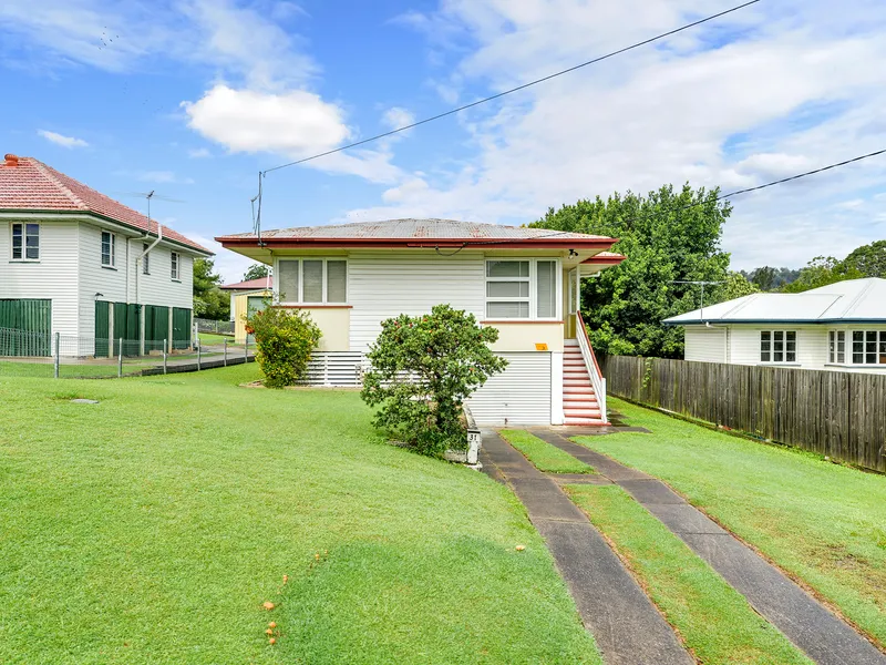 Location, location, location in sought after Holland Park