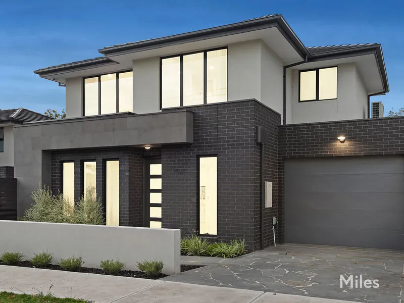 Stunning New Executive Perfection With A Pool