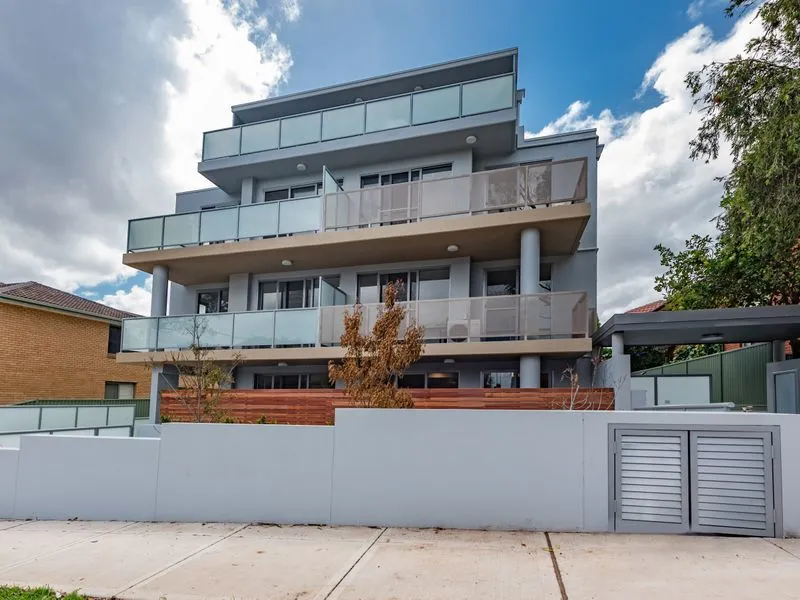 Brand New 3 Bed Apartments 4-LEVEL STEEL / CONCRETE COMBO CONSTRUCTION