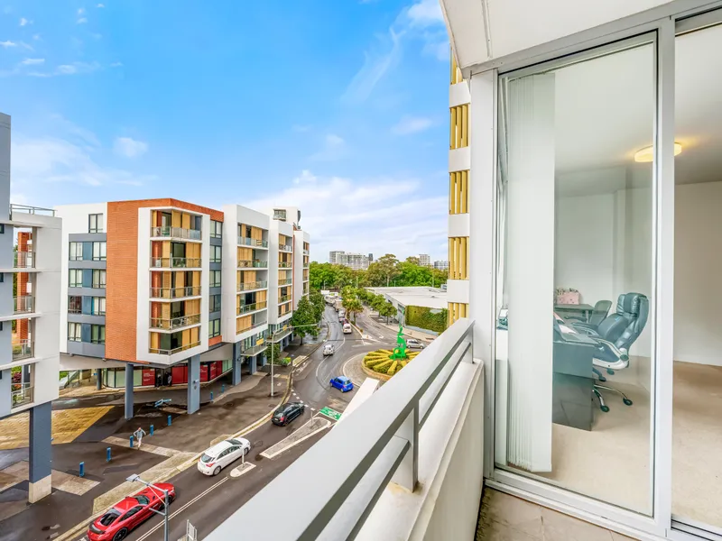 SPACIOUS ONE BEDROOM APARTMENT IN SUMMIT!