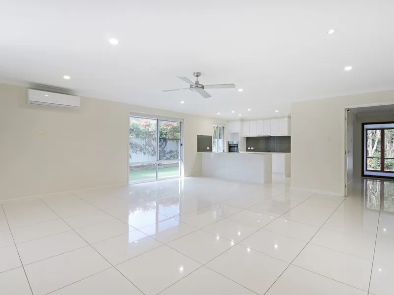 TRANQUIL HOME CLOSE TO NATURE - PREMIER PELICAN WATERS LIVING