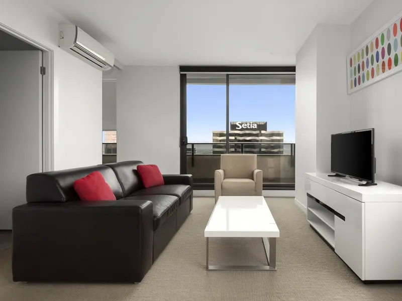 Experience elevated apartment living in an ideal location that brings the best of the city to you. In the heart of the CBD, overlooking Melbourne's wo
