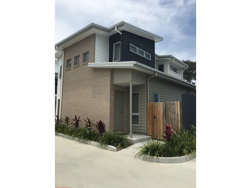 Close to Shops and Train Station