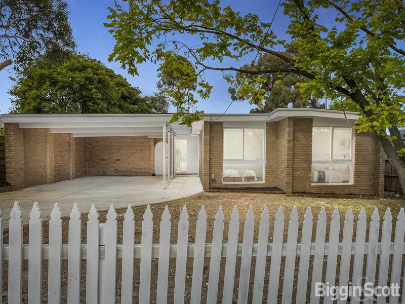 AN INSPIRED SINGLE LEVEL RETREAT WITH APPEALING MODERN UPGRADES!