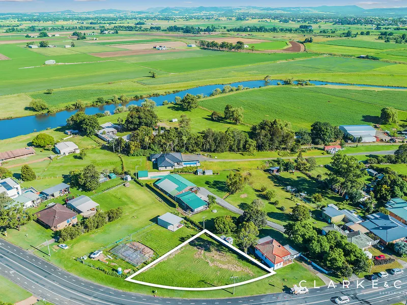 BUILD YOUR DREAM HOME WITH AMAZING VIEWS!