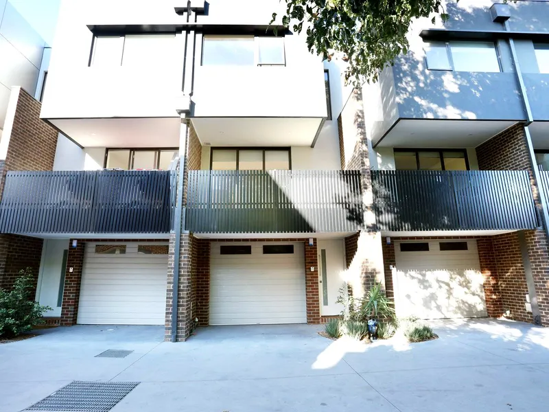 Exclusive Townhouse !!!