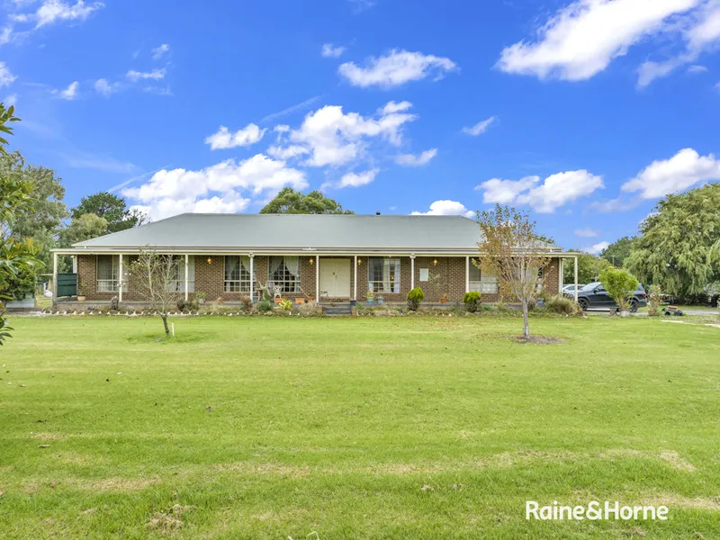 Perfect country living with city convenience!
