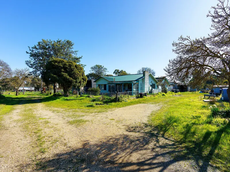 Old House on 3 Acres