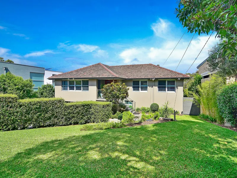 MODERN FOUR BEDROOM HOME WITH SPECTACULAR CITY VIEWS 