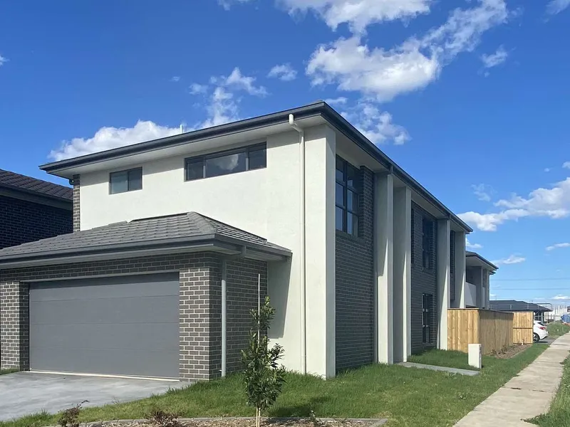 Newly 4 Bedroom Family Home in The Gables - with SOLAR PANELS