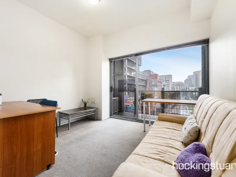 Furnished, Light & Bright Carlton Gem