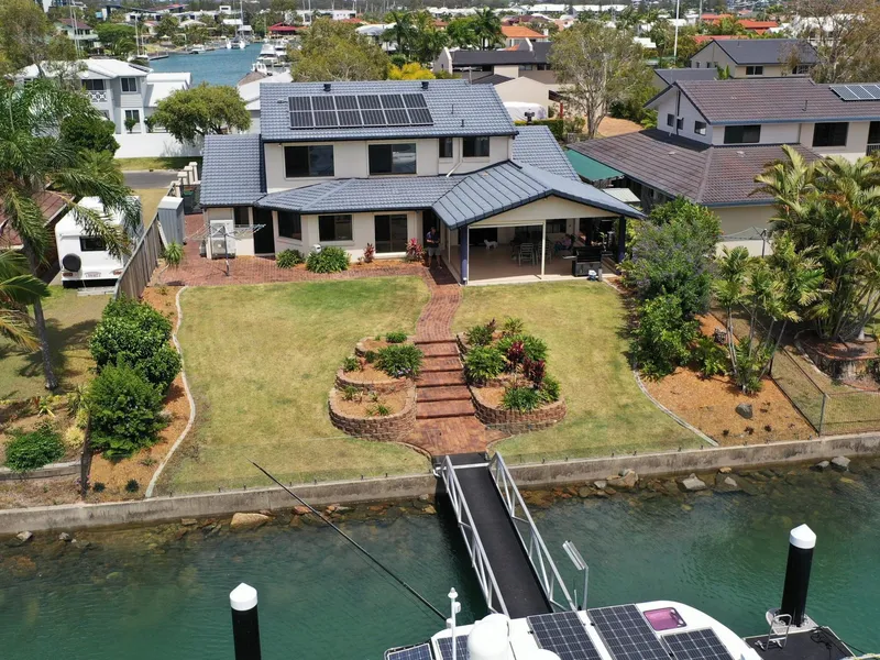 Live the luxury life in Raby Bay- Break lease, rent increases to $1100 February 2023