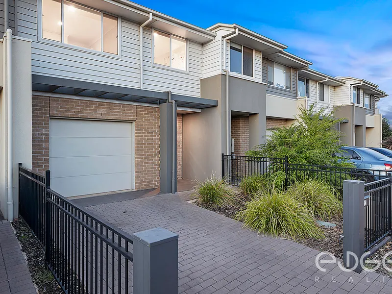 Modern Two-Storey Townhouse Offering Family-Friendly Comfort!