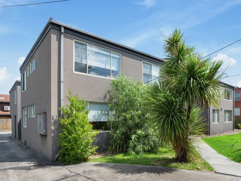 Secluded Style with Sensational Space!