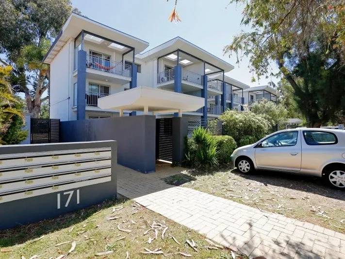 SPACE, STYLE AND 2 UNDERCOVER CAR BAYS!