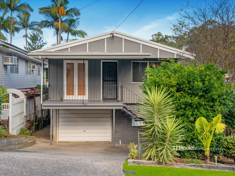 Incredible Opportunity: Move-In Ready Highset in Unbeatable Location!