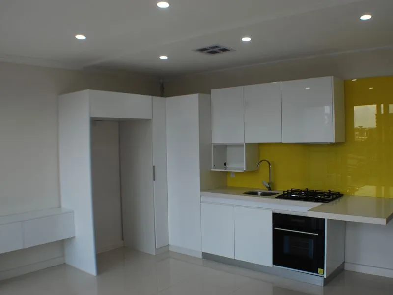 ATTENTION PROFESSIONAL'S AND COUPLES ...THIS IS A PERFECT LOCATION