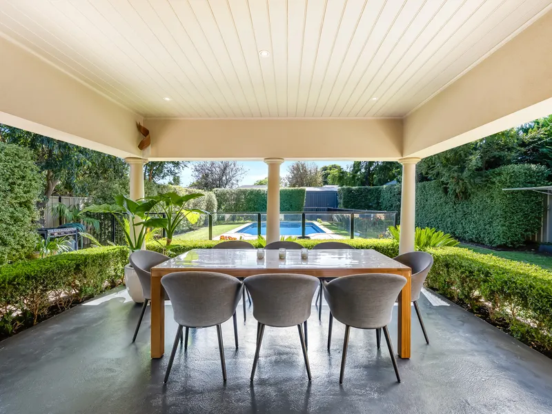Simplicity and Elegance on 920 sqm
