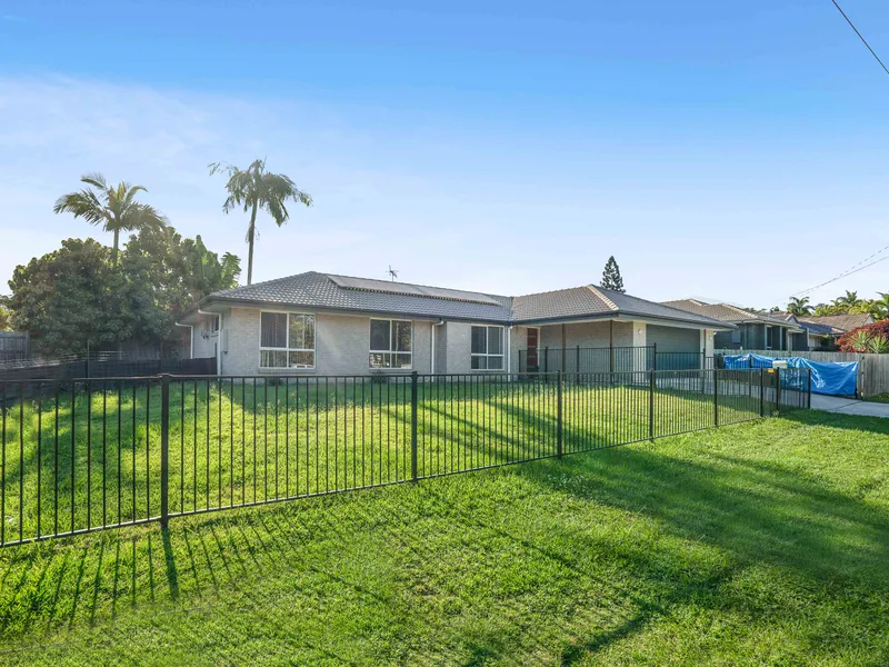 MODERN BRICK & TILE HOME, BIG BLOCK, SOLAR