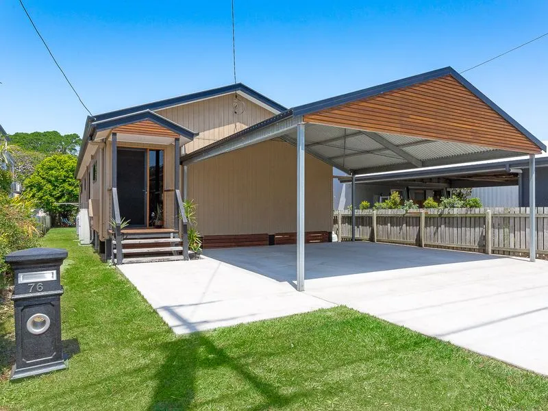 DUCTED AIR CONDITIONING and WALK TO WATERFRONT!