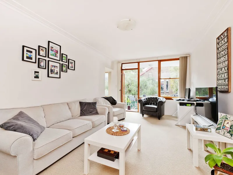 Quiet & Roomy Apartment in the Heart of Drummoyne