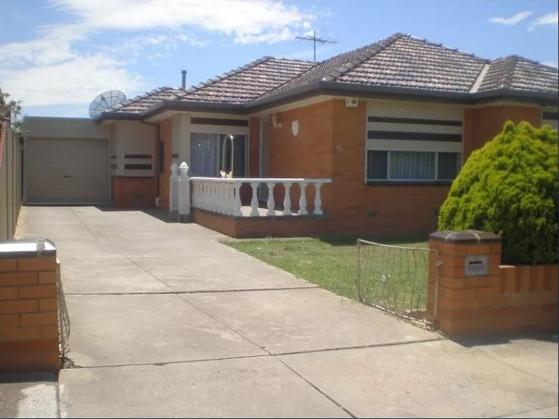 FAMILY HOME IN SUNSHINE WEST