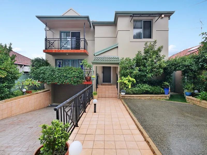 Large Family Home on Randwick Border Ideal for Multi-Generational Living