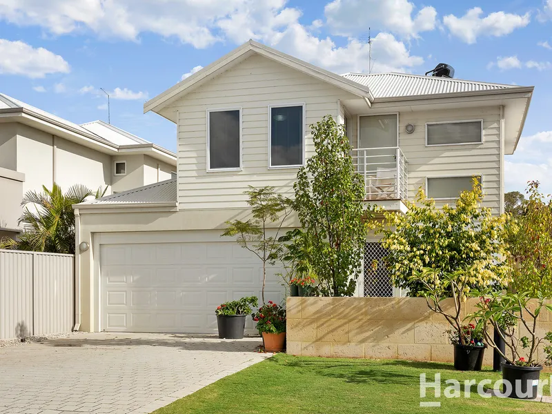 Beautiful 2 Storey Home Close to Estuary & Shops