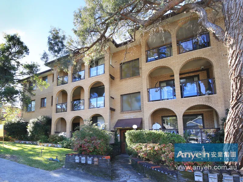 3 Bedroom Apartment Combines Generous Sized Living Spaces.