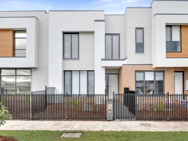 Sleek design in Ideal Location