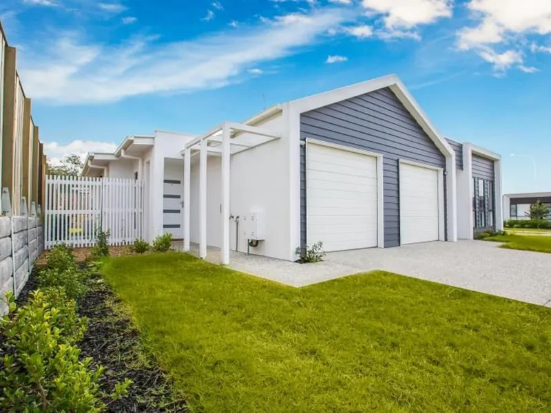 Modern, Designer Single Bedroom Duplex - Large Yard - The Heights Estate - Pimpama