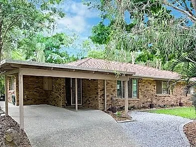 Lovely Low Set Brick Home in Arana Hills !